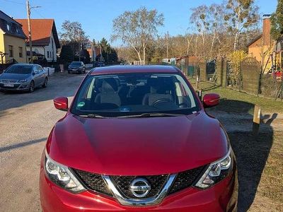 Gebraucht Nissan Qashqai Visia 116 PS (85 kW) 2015 Rot SUV