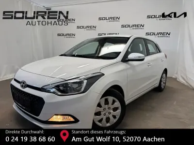 Gebraucht Hyundai i20 Trend 84 PS (61 kW) 2017 Polar white / sol Limousine
