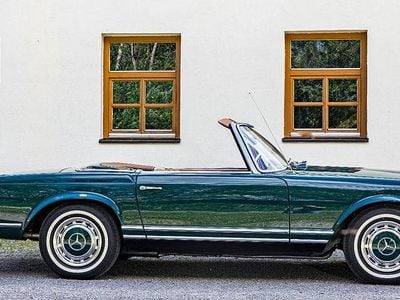 Second-hand Mercedes 250 150 CP (110 kW) 1967 Verde Cabrio