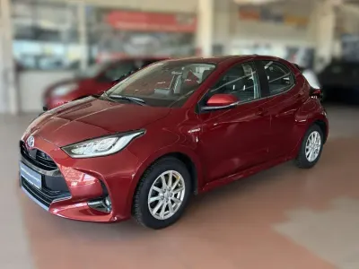 Brugt Toyota Yaris Hybrid Club 92 HK (67 kW) 2021 Rød Hatchback