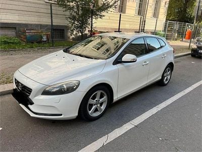 Weiß Gebraucht 2014 Volvo V40 You! Limousine | 8.900 € (Fairer Preis)