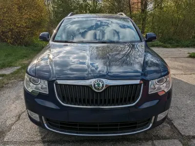 Gebraucht Skoda Superb 160 PS (117 kW) 2012 Blau Kombi