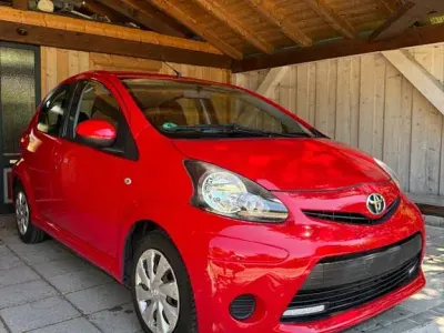 Gebraucht Toyota Aygo Cool 68 PS (50 kW) 2014 Rot Kleinwagen