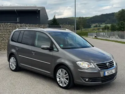 Gebraucht VW Touran Comfortline 140 PS (102 kW) 2010 Grau Van / Kleinbus