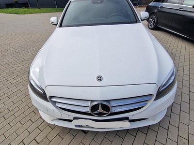 Weiß Gebraucht 2020 Mercedes C300e Kombi | 19.000 €