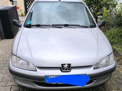 Silber Gebraucht 1998 Peugeot 106 Kleinwagen | 550 €