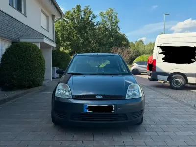 Gebraucht Ford Fiesta 69 PS (50 kW) 2004 Grau Kleinwagen