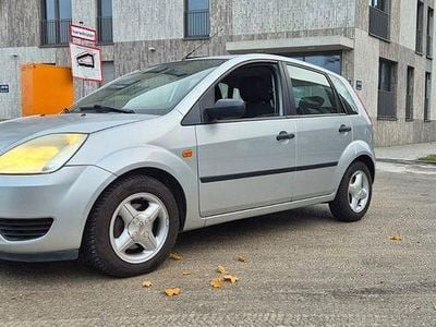 Silber Gebraucht 2005 Ford Fiesta Viva X Limousine | 2.200 € (Fairer Preis)