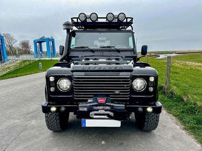 Schwarz Gebraucht 2015 Land Rover Defender Kombi | 74.900 €