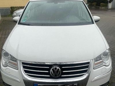 Weiß Gebraucht 2010 VW Touran Van / Kleinbus | 5.000 €