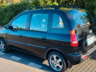 Gebraucht Hyundai Matrix GLS 122 PS (89 kW) 2002 Schwarz Van / Kleinbus