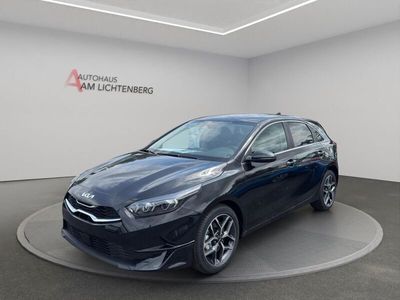 Neu Kia Ceed 101 PS (74 kW) 2025 Schwarz Kleinwagen