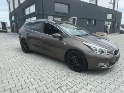 Gebraucht Kia Ceed Sportswagon DREAM-TEAM Edition 128 PS (94 kW) 2015 Braun Kombi