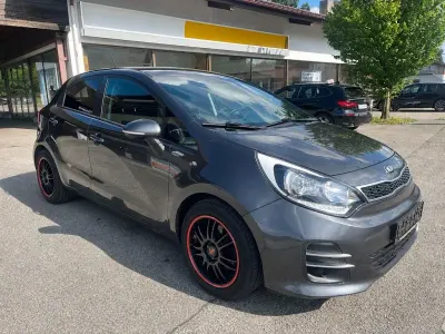 Gebraucht Kia Rio 109 PS (80 kW) 2016 Grau Kleinwagen