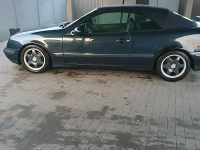 Gebraucht Mercedes CLK230 193 PS (141 kW) 1999 Blau Cabrio