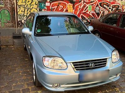 Gebraucht Hyundai Accent GLS 105 PS (77 kW) 2004 Blau Limousine