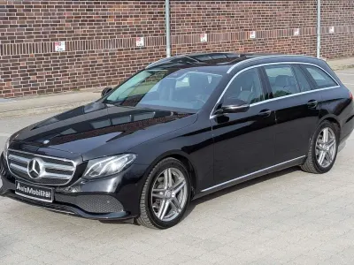 Gebraucht Mercedes E220 Avantgarde 194 PS (142 kW) 2016 Schwarz Limousine
