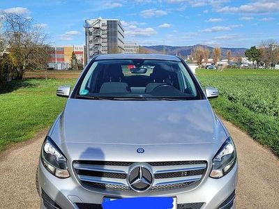 Gebraucht Mercedes B180 109 PS (80 kW) 2015 Silber Van / Kleinbus