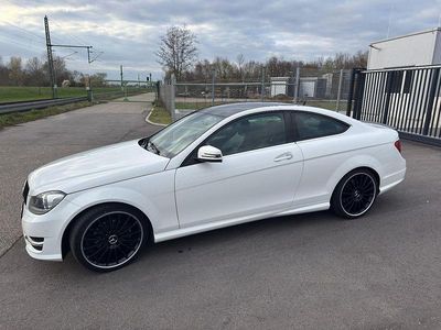Gebraucht Mercedes C250 204 PS (150 kW) 2012 Weiß Coupé
