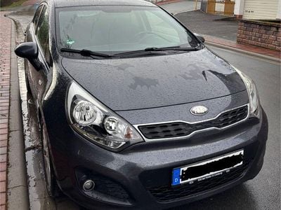 Gebraucht Kia Rio DREAM-TEAM Edition 109 PS (80 kW) 2013 Grau Limousine