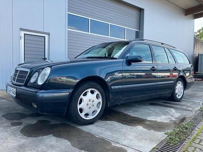 Mercedes E320