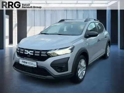 Usata Dacia Sandero Essentiel 101 CV (74 kW) 2024 Grigio SUV