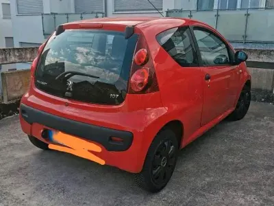 Gebraucht Peugeot 107 68 PS (50 kW) 2013 Rot Kleinwagen