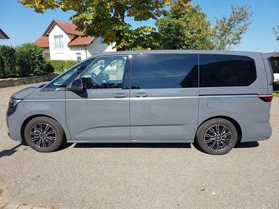 Gebraucht VW Multivan Style 150 PS (110 kW) 2023 Grau Van