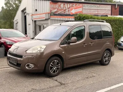 Gebraucht Peugeot TePee Family 111 PS (81 kW) 2012 Limousine