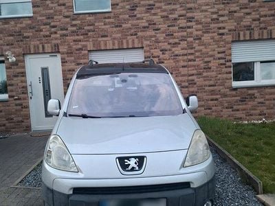 Usado Peugeot Partner Tepee Premium 109 CV (80 kW) 2008 Plateado Monovolumen