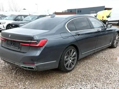 Gebraucht BMW 750L Executive 400 PS (294 kW) 2019 Arktikgrau brillanteffekt arktikgrau brillanteffekt Limousine