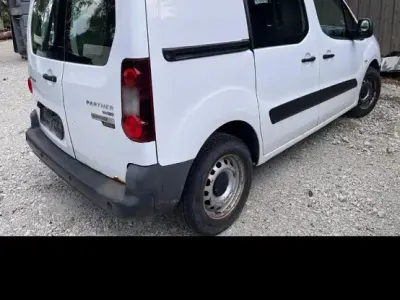 Gebraucht Peugeot Partner Avantage 99 PS (72 kW) 2016 Weiß Van / Kleinbus