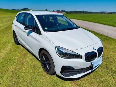 Weiß Gebraucht 2019 BMW 225 Active Tourer iPerformance Van / Kleinbus | 15.900 € (Fairer Preis)