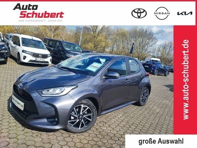 gebraucht Toyota Yaris Hybrid 1.5 Team D COMFORT PAKET SITZHZG LM KAMERA KLMA