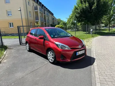 Gebraucht Toyota Yaris 101 PS (74 kW) 2012 Rot Kleinwagen