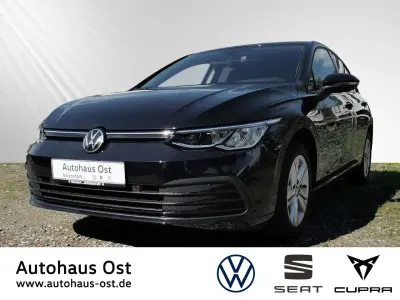 Gebraucht VW Golf VIII Life 110 PS (80 kW) 2023 Deep black perleffekt Limousine