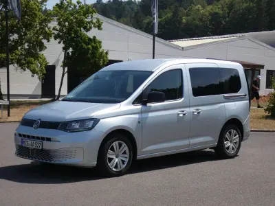 Gebraucht VW Caddy 122 PS (89 kW) 2024 Silber Van / Kleinbus