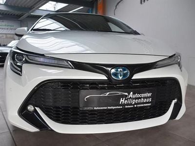 Gebraucht Toyota Corolla Hybrid Team 122 PS (89 kW) 2022 Weiß Limousine