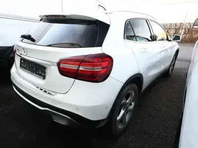 Usata Mercedes GLA200 Urban 156 CV (114 kW) 2019 Bianco SUV