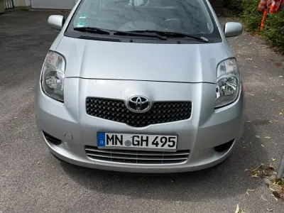 Gebraucht Toyota Yaris 85 PS (62 kW) 2007 Silber Kleinwagen