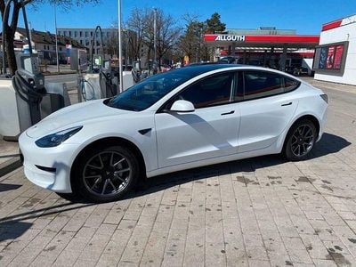Gebraucht Tesla Model 3 Standard Range 239 kW (325 PS) 2023 Weiß Limousine