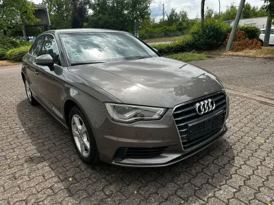 Gebraucht Audi A3 Ambiente 150 PS (110 kW) 2014 Grau Limousine