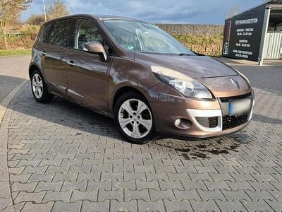 Begagnad Renault Scénic III 140 HK (102 kW) 2010 Brun Minibuss