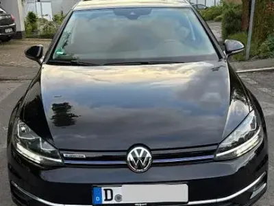 Gebraucht VW Golf VII IQ Drive 131 PS (96 kW) 2019 Schwarz Limousine