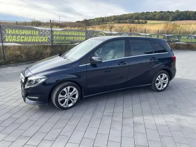 Gebraucht Mercedes B200 Edition 136 PS (100 kW) 2017 Blau Kleinwagen
