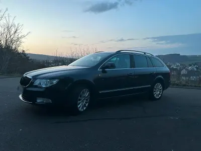 Gebraucht Skoda Superb 140 PS (102 kW) 2013 Schwarz Kombi