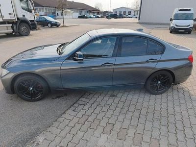 Gebraucht BMW 330 Sport Line 258 PS (189 kW) 2013 Grau Limousine