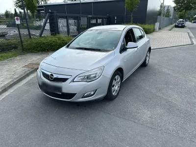 Gebraucht Opel Astra Cosmo 116 PS (85 kW) 2010 Grau Limousine