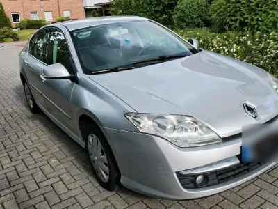 Gebraucht Renault Laguna III Dynamique 140 PS (102 kW) 2011 Grau Limousine