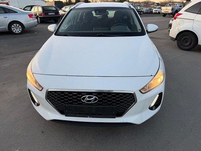 Gebraucht Hyundai i30 Trend 120 PS (88 kW) 2017 Weiß Limousine